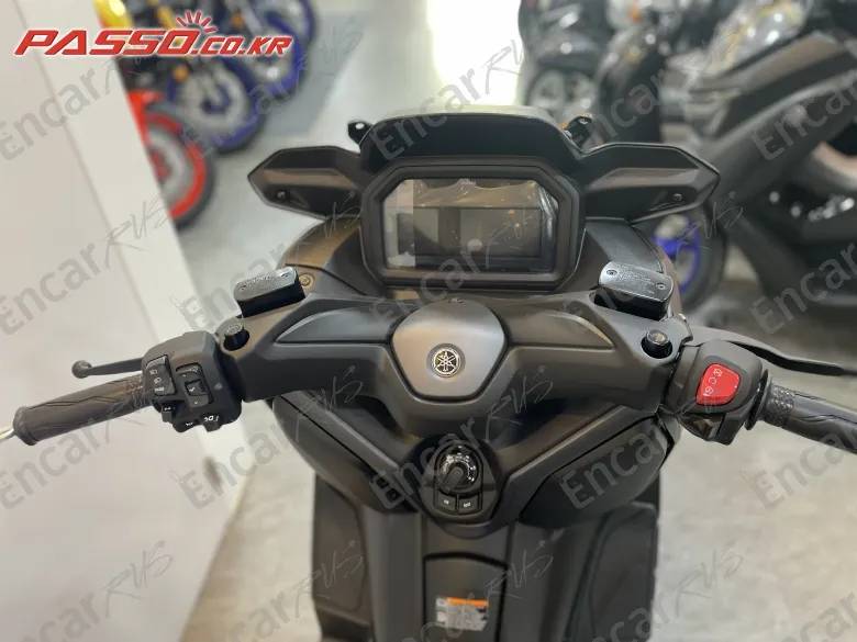 YAMAHA X MAX 300 ABS - фото 3