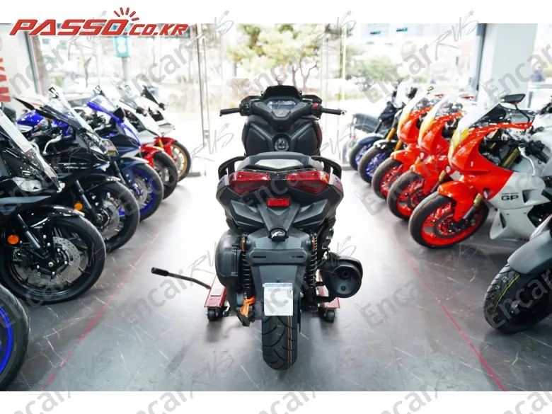 YAMAHA X MAX 300 ABS - фото 2
