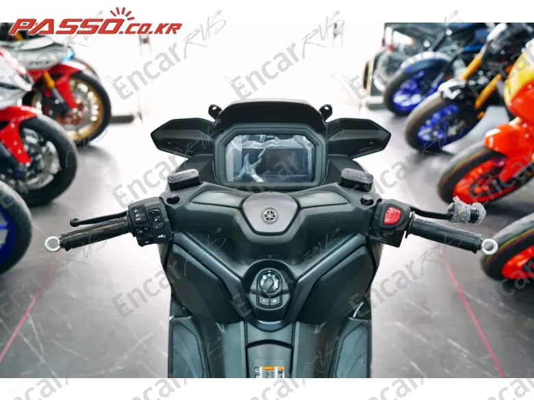 YAMAHA X MAX 300 ABS - фото 3