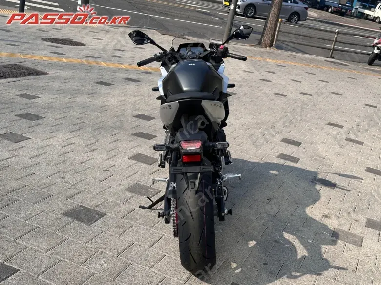 SUZUKI GSX 8 R - фото 2
