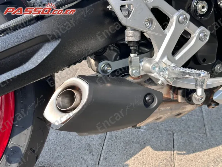 SUZUKI GSX 8 R - фото 6