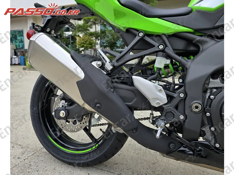 KAWASAKI NINJA ZX 4 RR - фото 6