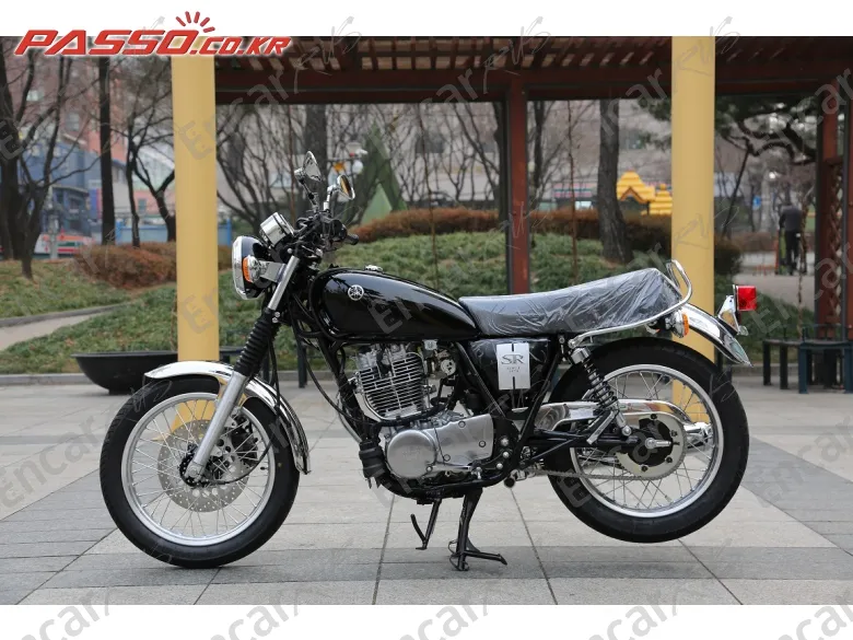 YAMAHA SR 400 - фото 1