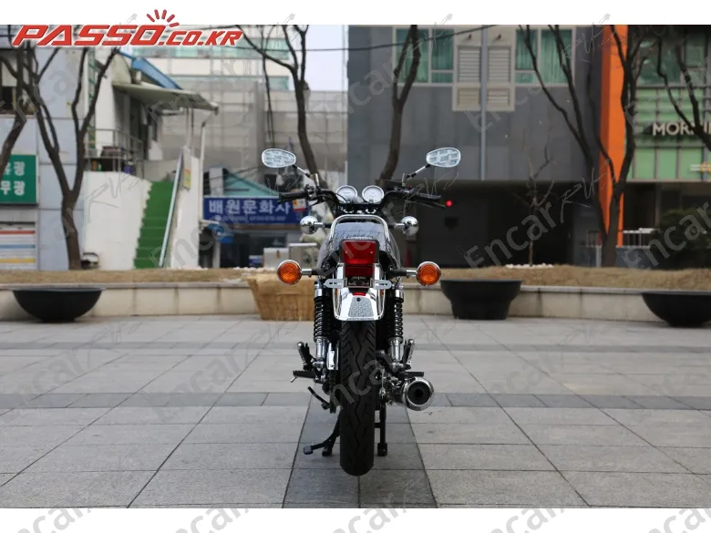 YAMAHA SR 400 - фото 2