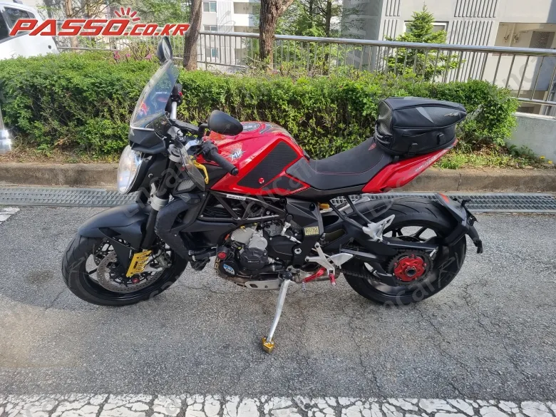 MV AGUSTA BRUTALE 675 - фото 1