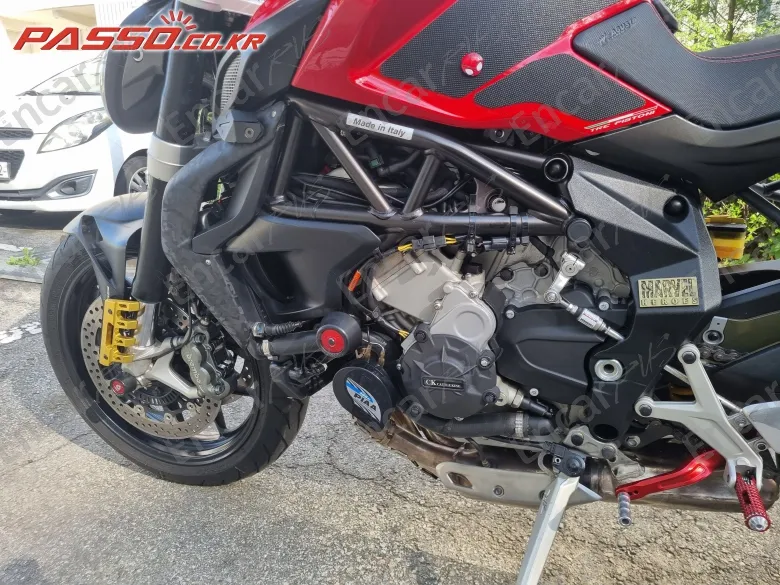 MV AGUSTA BRUTALE 675 - фото 4