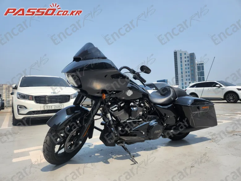 HARLEY-DAVIDSON ROAD GLIDE SPECIAL - фото 1
