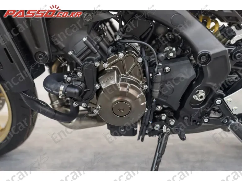 YAMAHA XSR 900 - фото 4