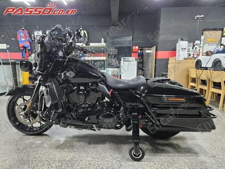 HARLEY-DAVIDSON FLHXS STREET GLIDE SPECIAL - фото 1