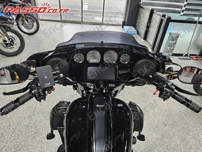 HARLEY-DAVIDSON FLHXS STREET GLIDE SPECIAL - фото 3