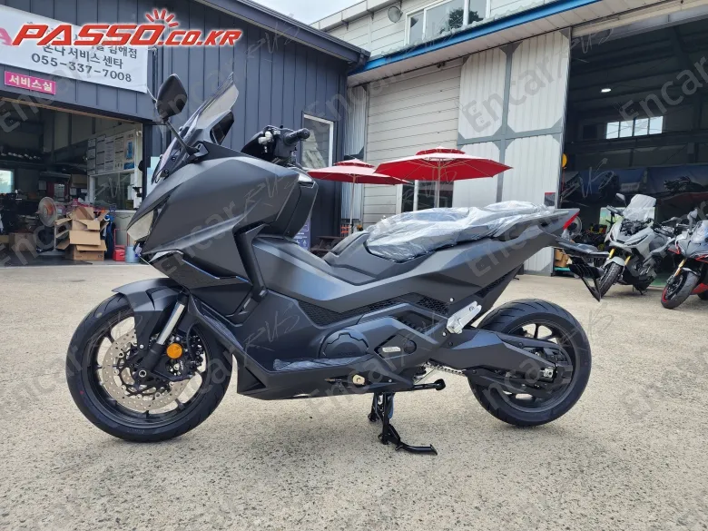 HONDA FORZA 750 - фото 1