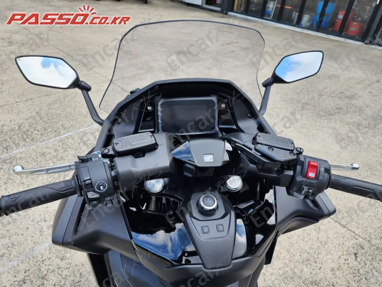 HONDA FORZA 750 - фото 3