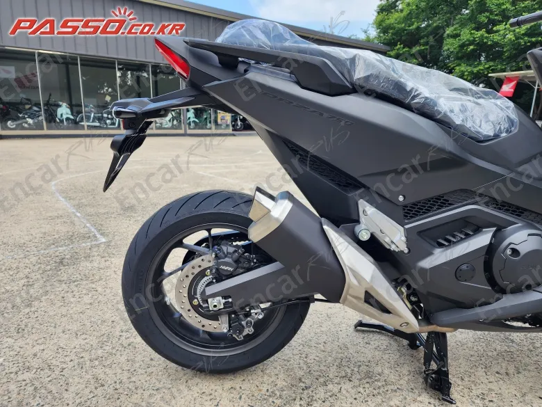 HONDA FORZA 750 - фото 6