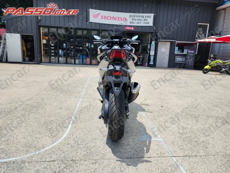 HONDA FORZA 750 - фото 2