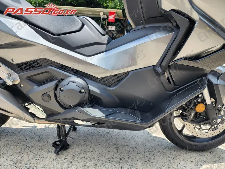 HONDA FORZA 750 - фото 4