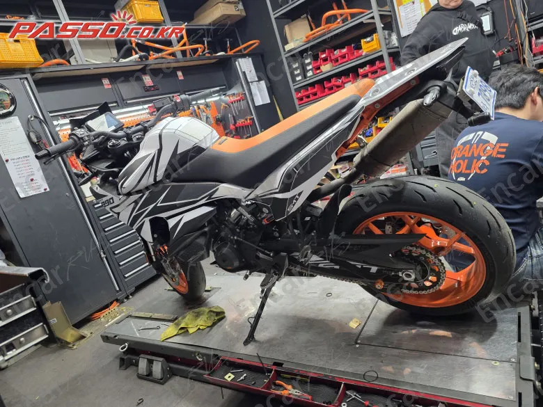 KTM 890 SMT - фото 1