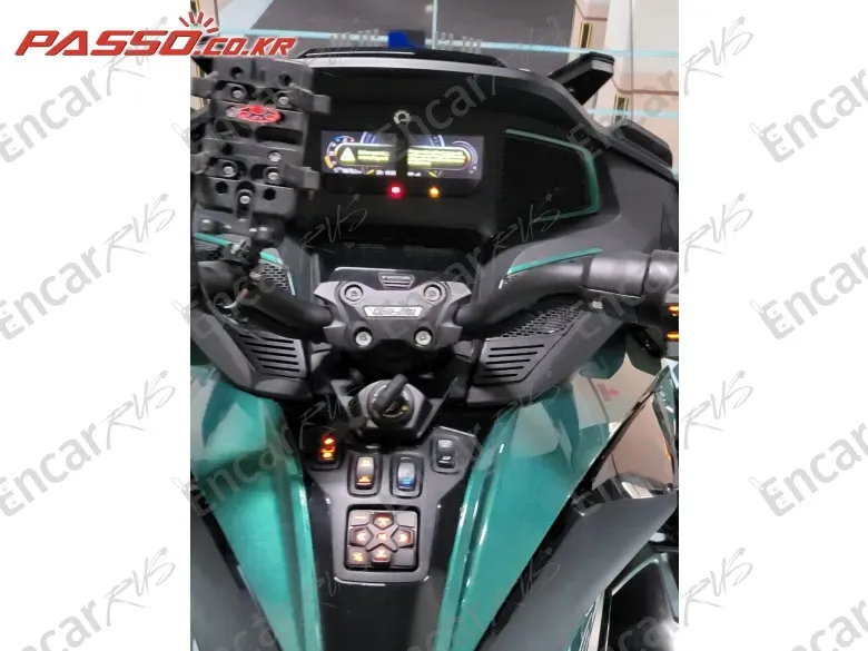 BRP CAN-AM SPYDER RT LIMITED - фото 3