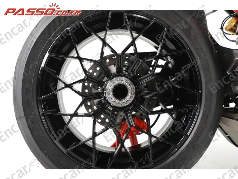 DUCATI STREETFIGHTER V4 LAMBORGHINI - фото 5
