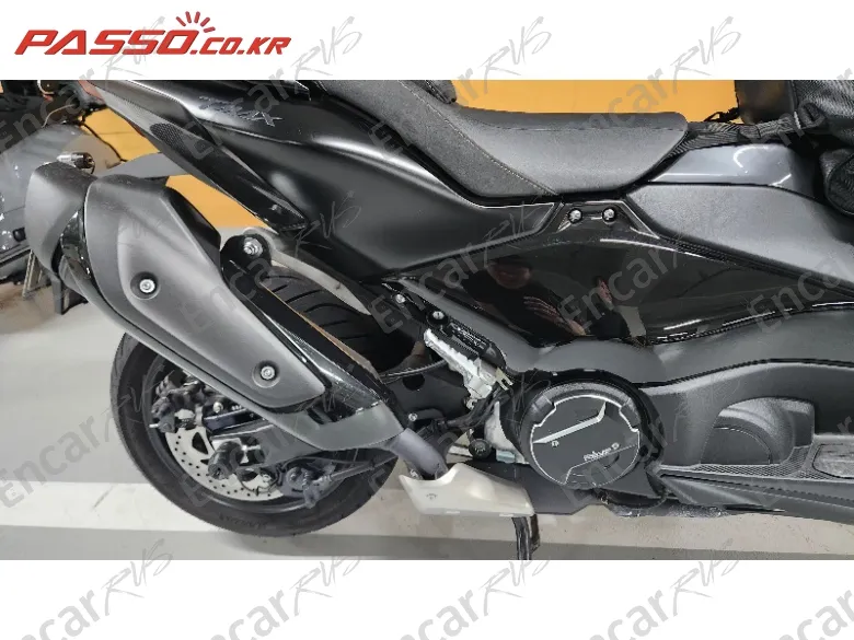 YAMAHA T MAX 560 - фото 6