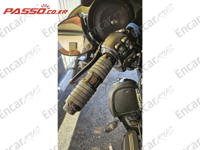 HARLEY-DAVIDSON FLHXS STREET GLIDE SPECIAL - фото 3