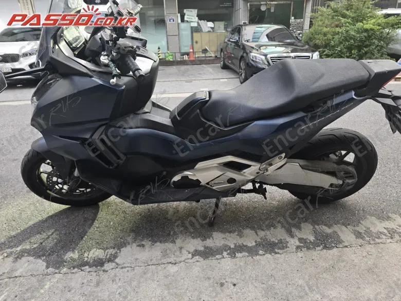 HONDA FORZA 750 - фото 1