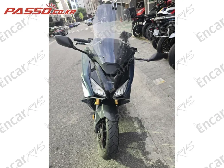 HONDA FORZA 750 - фото 2