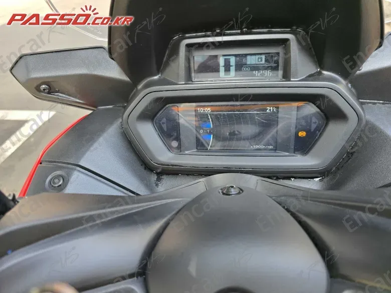 YAMAHA X MAX 300 ABS - фото 3