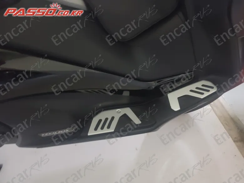 YAMAHA T MAX 560 - фото 4