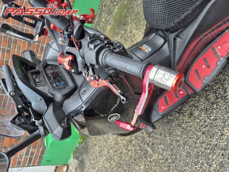 YAMAHA X MAX 300 ABS - фото 3