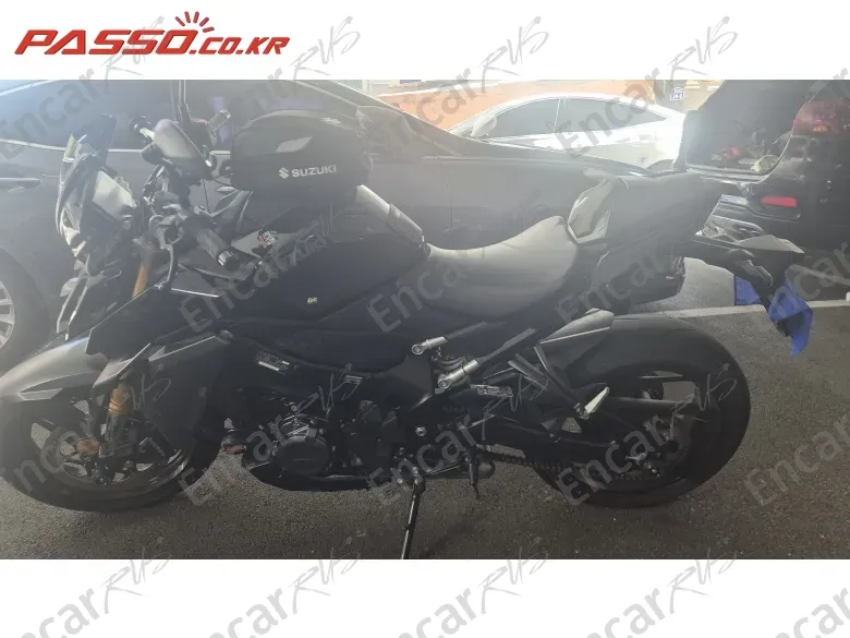 SUZUKI GSX S 1000 - фото 1