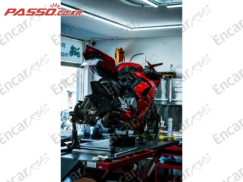 DUCATI PANIGALE V2 - фото 2