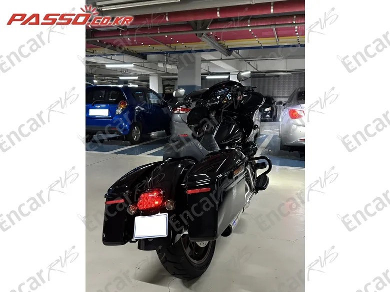 HARLEY-DAVIDSON ROAD GLIDE ST - фото 5