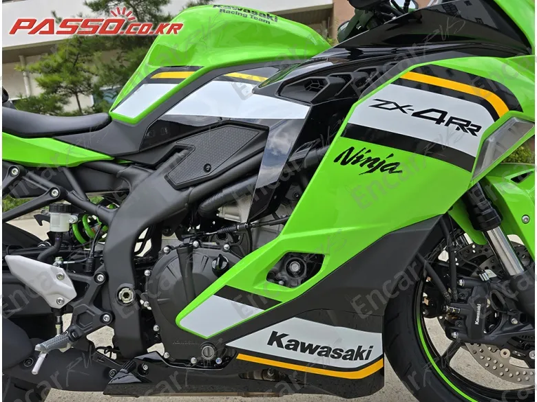 KAWASAKI NINJA ZX 4 RR - фото 4