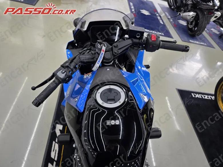 SUZUKI GSX 8 R - фото 3