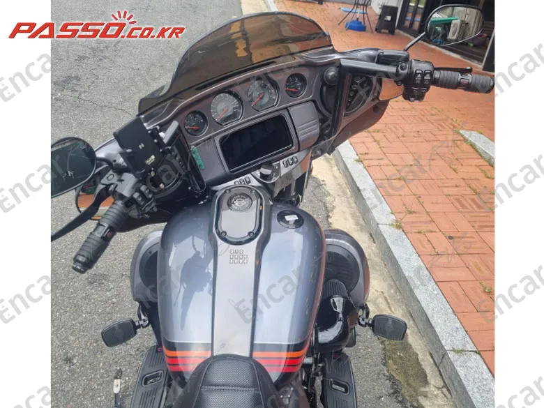 HARLEY-DAVIDSON FLHXSE - фото 3