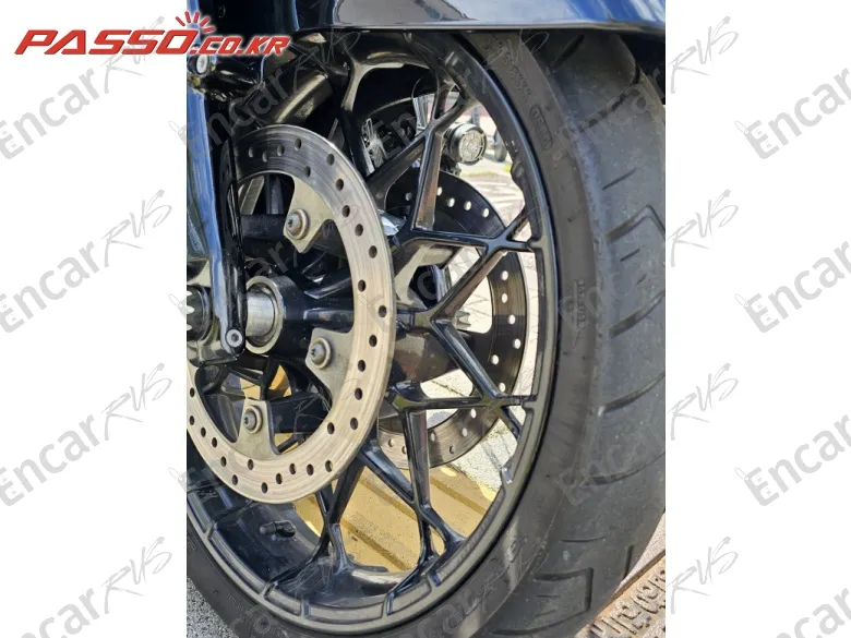 HARLEY-DAVIDSON ROAD GLIDE SPECIAL - фото 5
