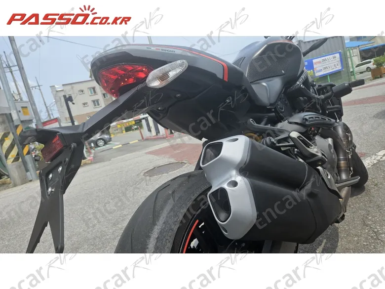 DUCATI MONSTER 821 STEALTH - фото 4