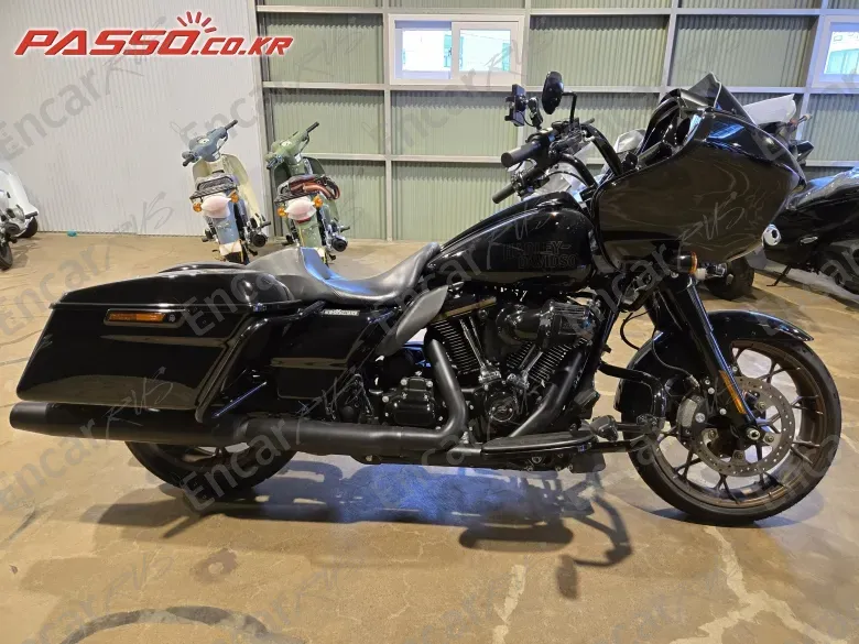 HARLEY-DAVIDSON ROAD GLIDE ST - фото 0