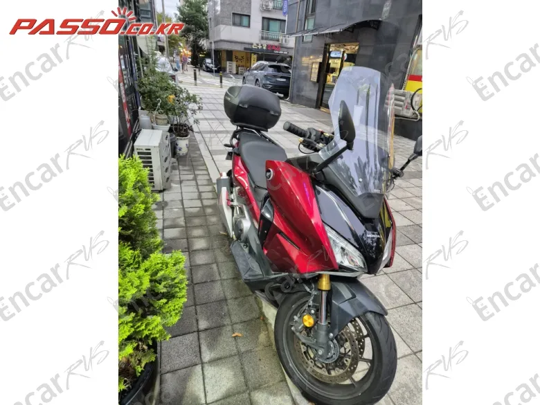 HONDA FORZA 750 - фото 1
