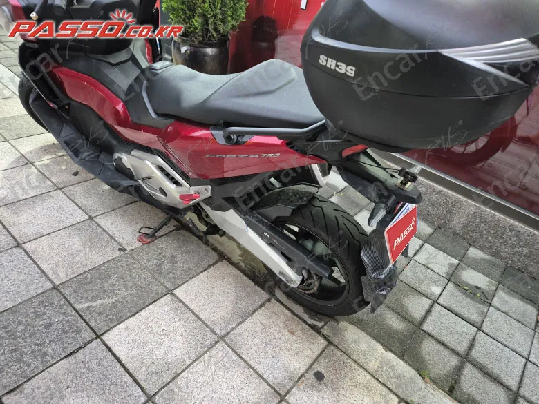 HONDA FORZA 750 - фото 4