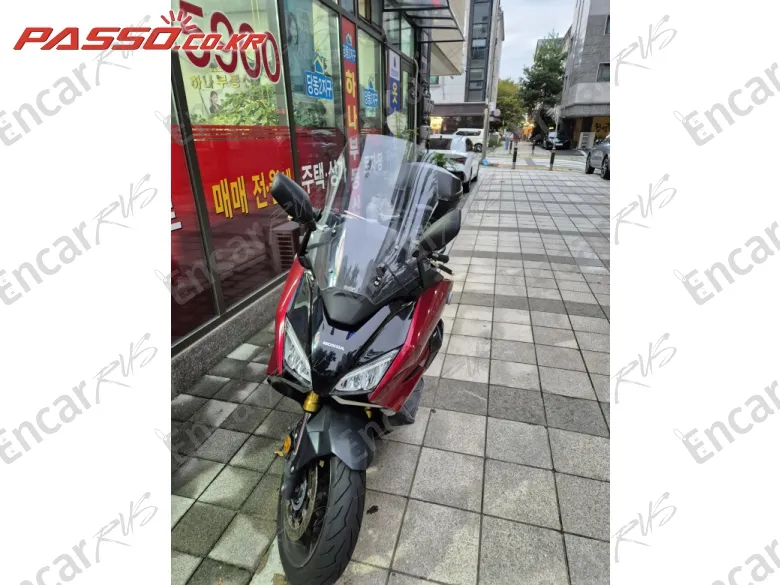 HONDA FORZA 750 - фото 5