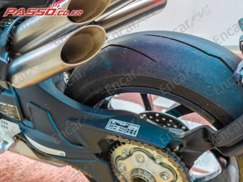 MV AGUSTA BRUTALE 1000 RS - фото 2