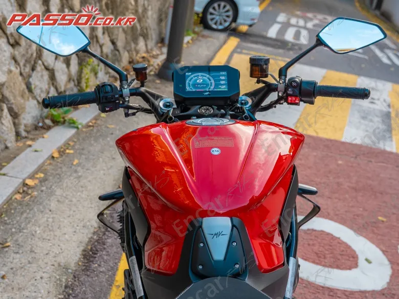 MV AGUSTA BRUTALE 1000 RS - фото 3