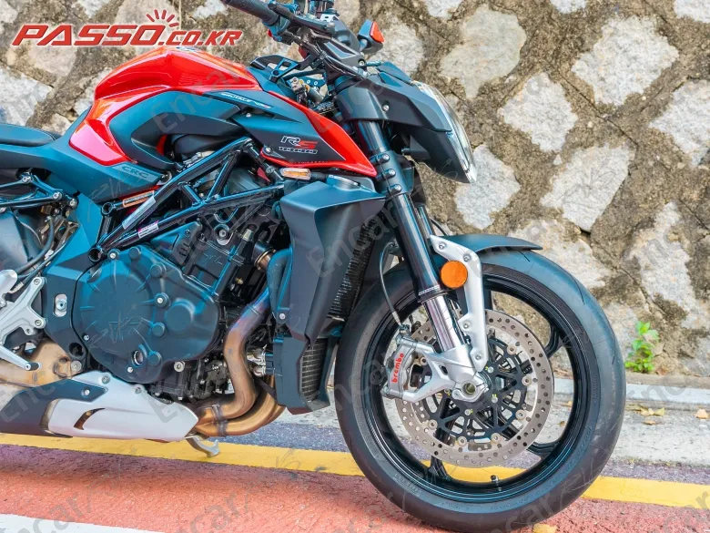MV AGUSTA BRUTALE 1000 RS - фото 4