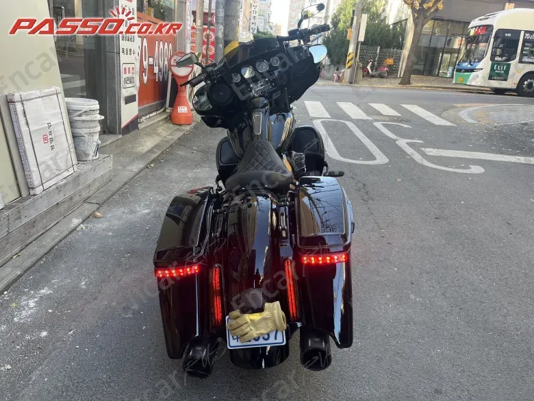 HARLEY-DAVIDSON FLHXS STREET GLIDE SPECIAL - фото 2