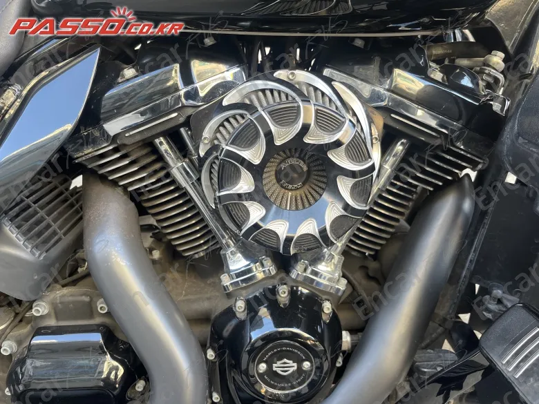 HARLEY-DAVIDSON FLHXS STREET GLIDE SPECIAL - фото 4