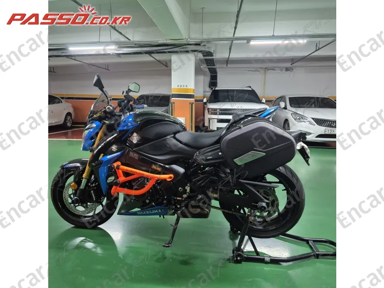 SUZUKI GSX S 1000 - фото 1