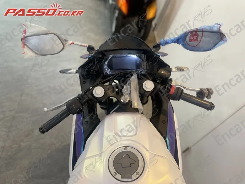 YAMAHA YZF R3 - фото 3
