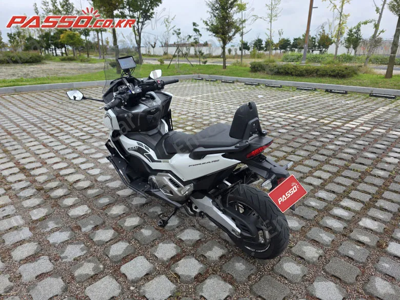 HONDA FORZA 750 - фото 1