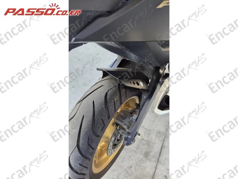 HONDA FORZA 750 - фото 4